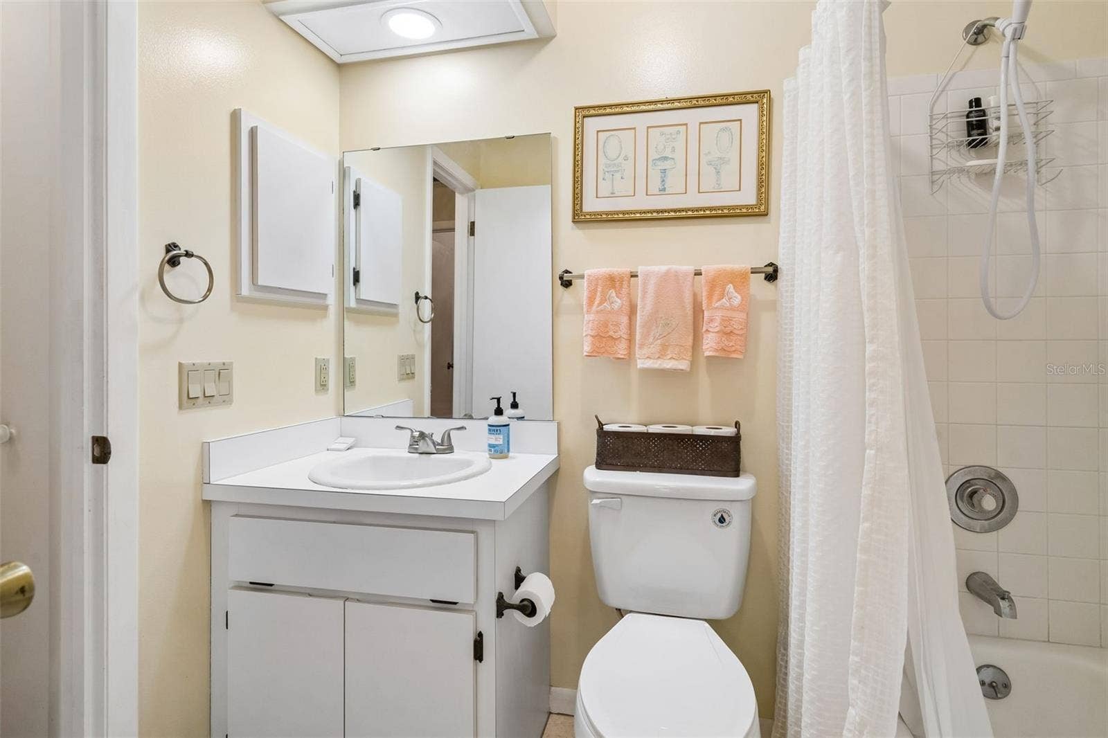 5546 ROSEWALL, Leesburg, FL 34748 Bathroom 2