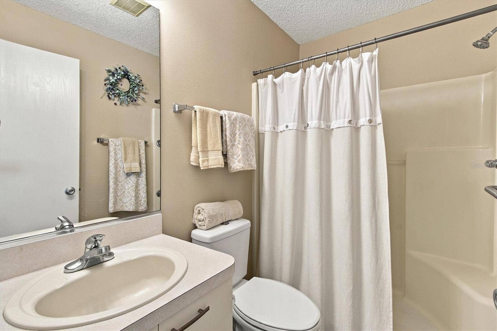 16940 SE 81ST ELLERSLIE COURT, The Villages, FL 32162 16940 SE 81ST ELLERSLIE COURT, The Villages, FL 32162