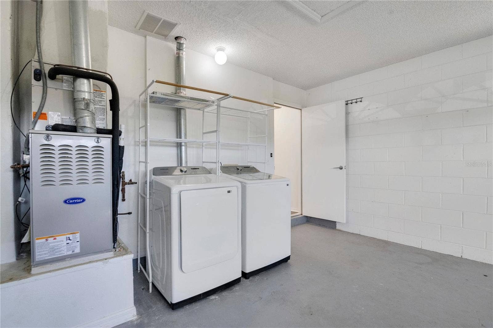 15741 GREATER GROVES BOULEVARD, Clermont, FL 34714 Washer Dryer included!