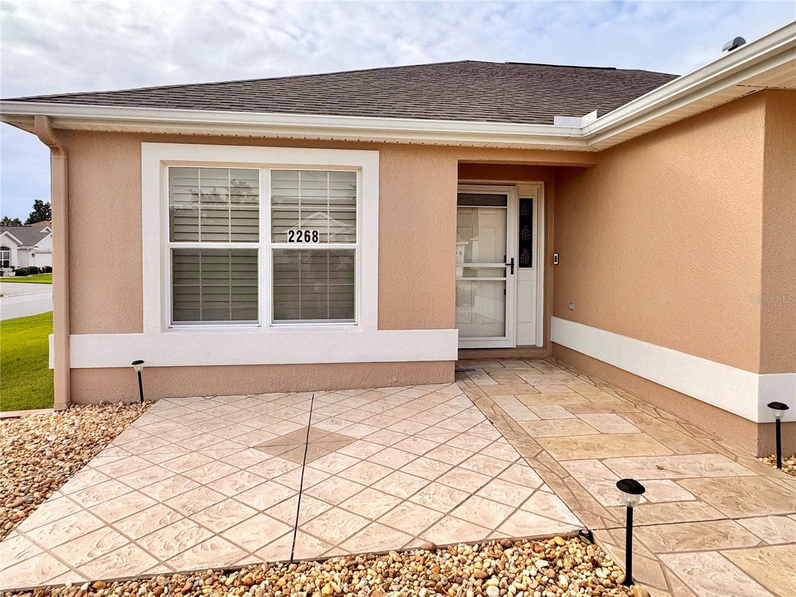 2268 SUTTON TERRACE, The Villages, FL 32162 Great area to sit and relax.
