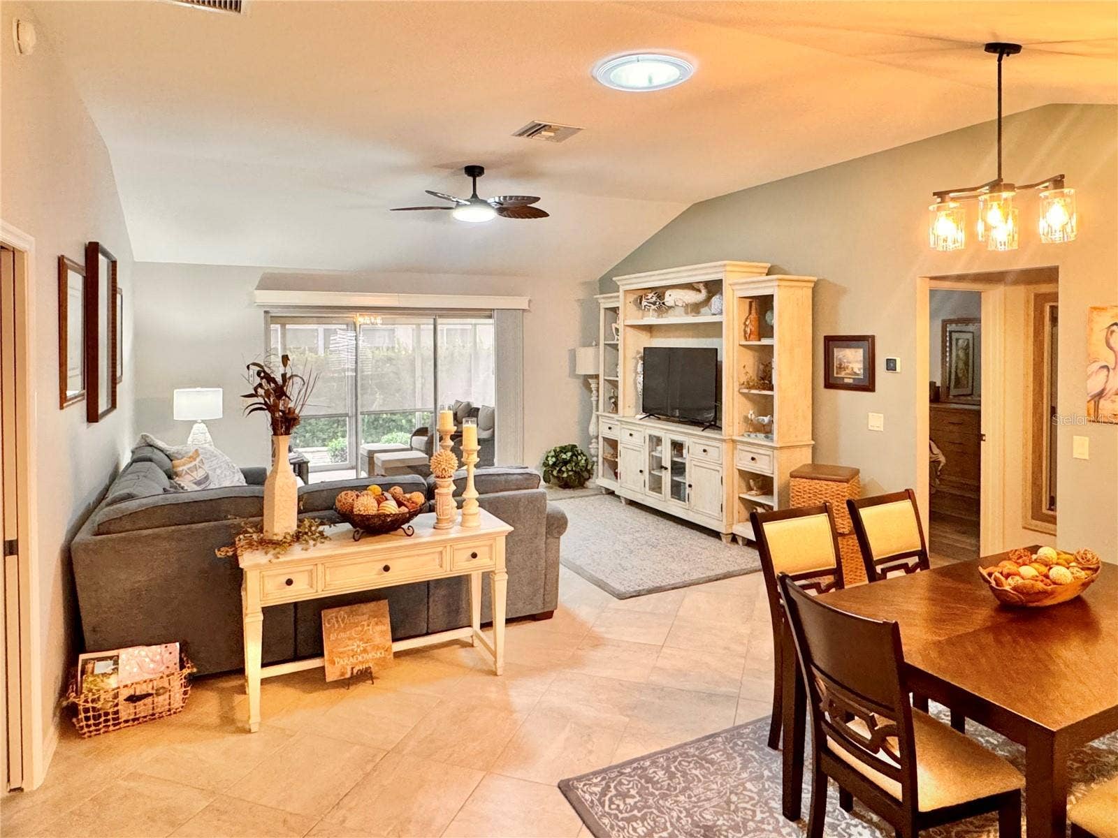 2268 SUTTON TERRACE, The Villages, FL 32162 Dining/ Living Room