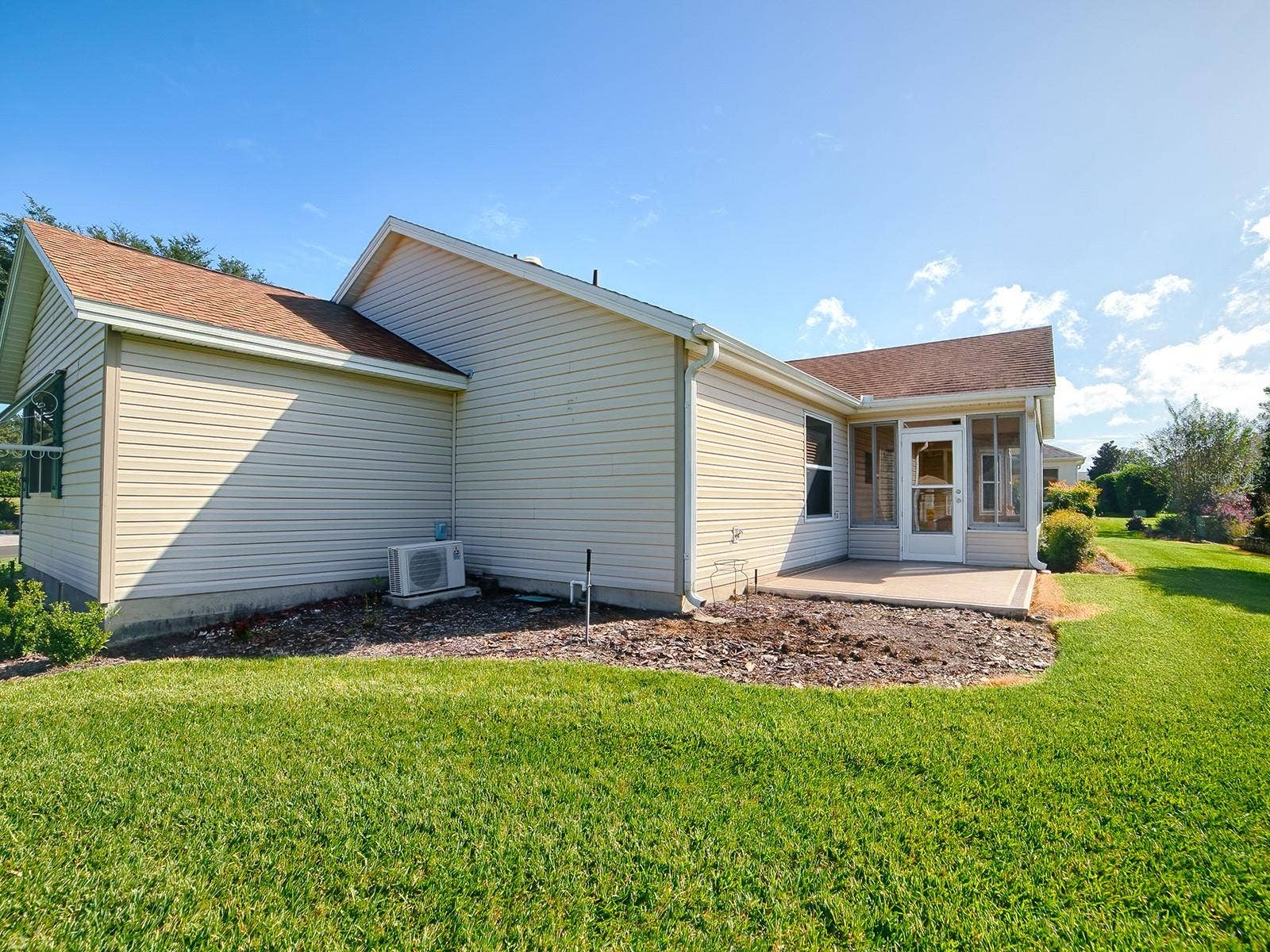 1596 OAK FOREST DRIVE, The Villages, FL 32162