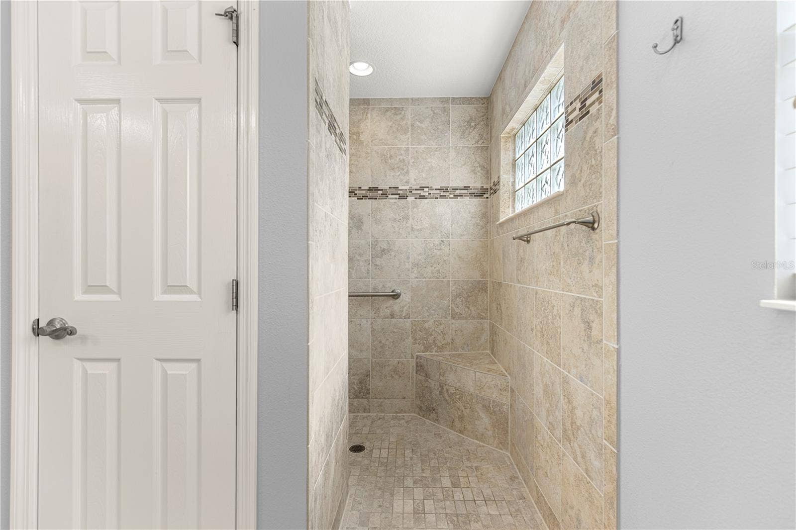 3015 DAFOE TERRACE, The Villages, FL 32163 ROMAN SHOWER