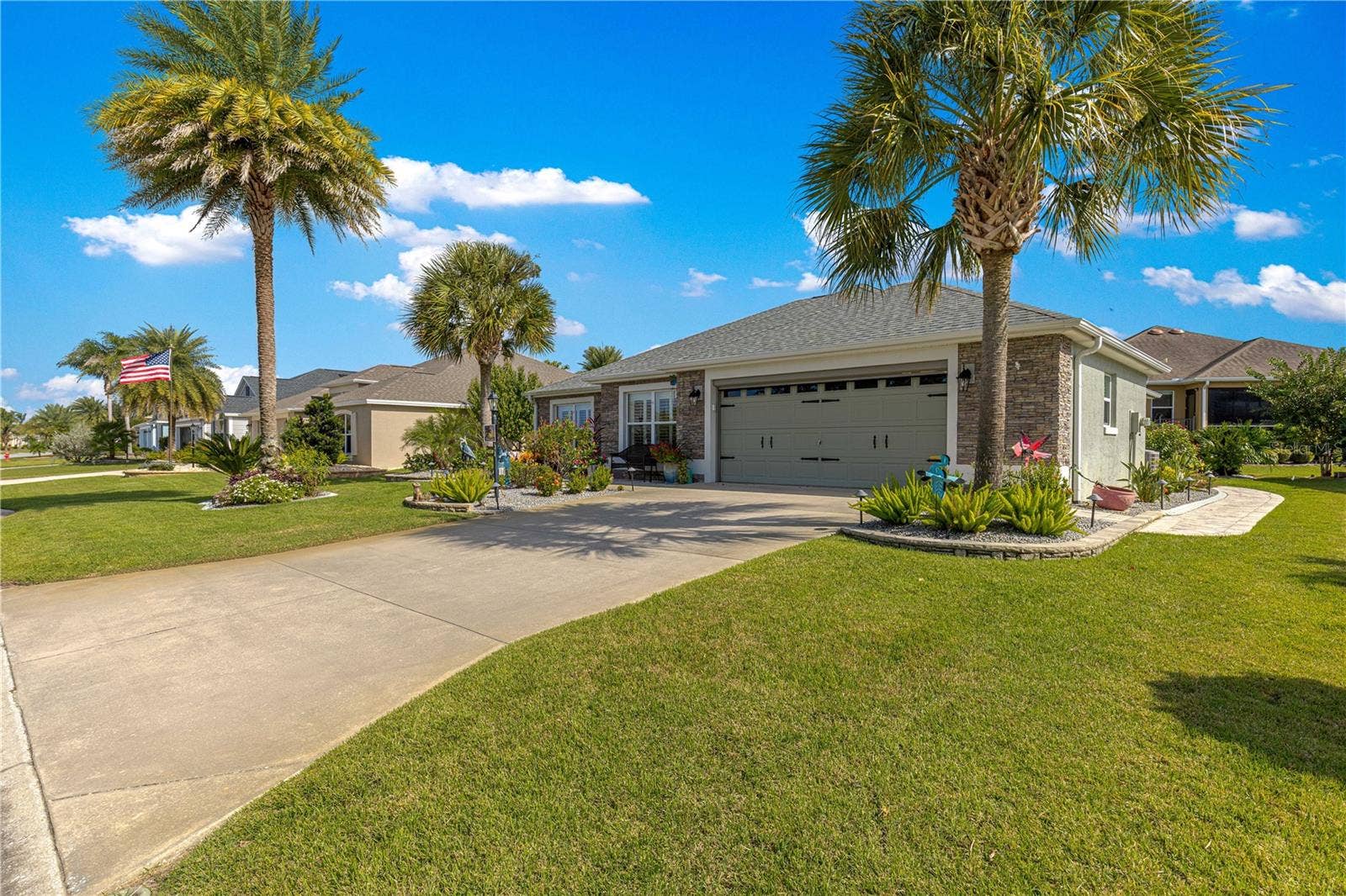 3015 DAFOE TERRACE, The Villages, FL 32163 LONG DRIVEWAY