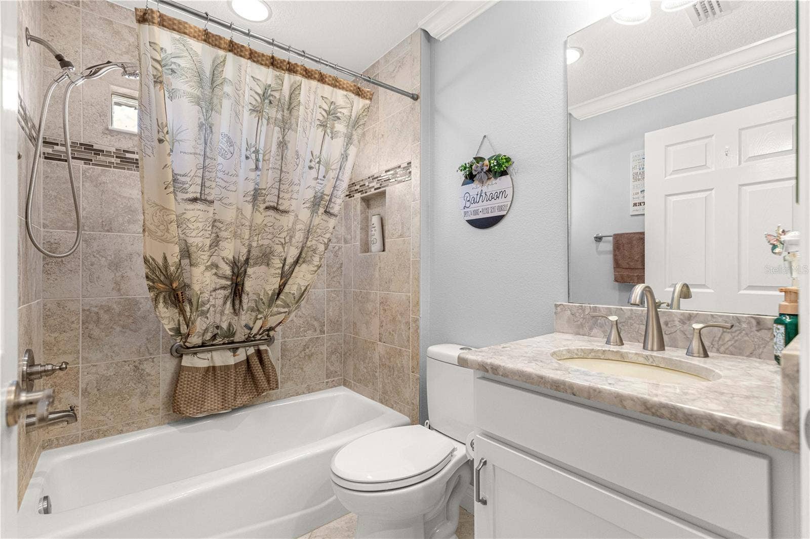 3015 DAFOE TERRACE, The Villages, FL 32163 GUEST BATHROOM