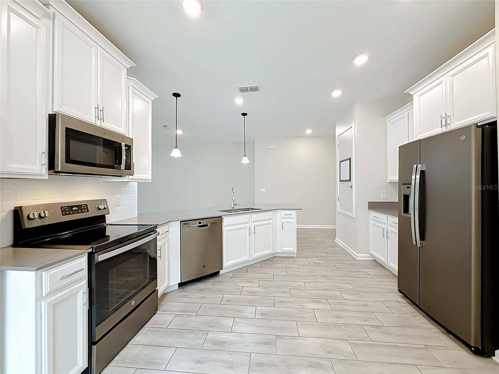 860 CARMILLION CT, Groveland, FL 34736 860 CARMILLION CT, Groveland, FL 34736