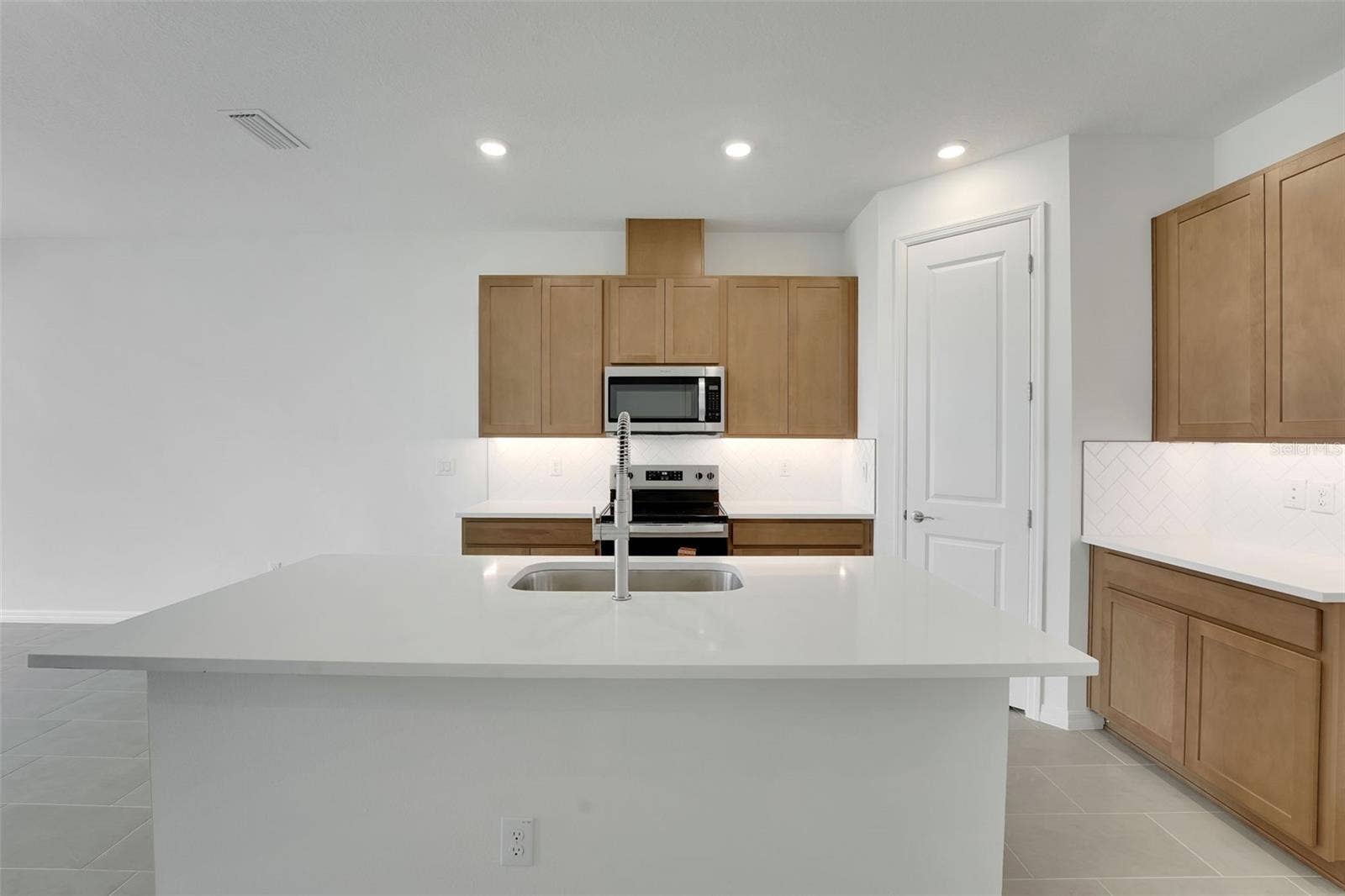 31662 OCEAN BREEZE DRIVE, San Antonio, FL 33576