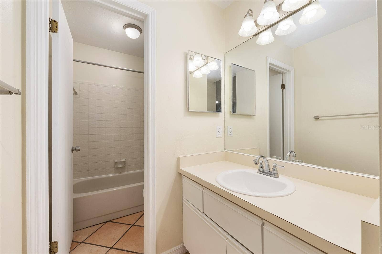 345 NW 48TH BOULEVARD, #K, Gainesville, FL 32607 345 NW 48TH BOULEVARD, #K, Gainesville, FL 32607