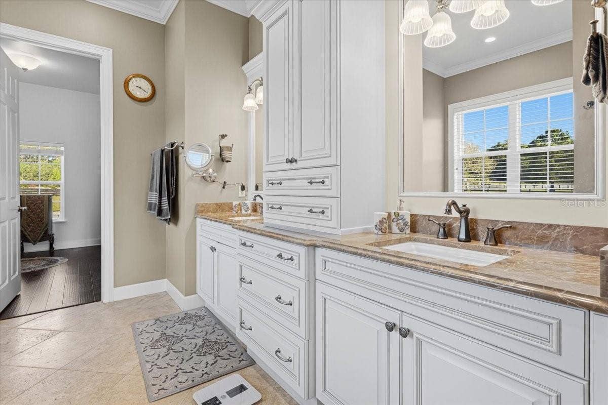 10401 NW 153RD TERRACE, Alachua, FL 32615 Primary bathroom en suite (downstairs)