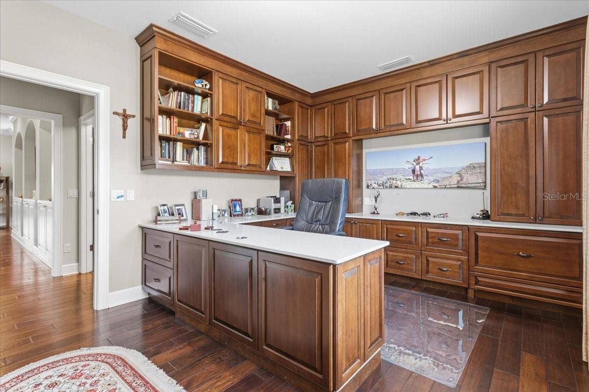 10401 NW 153RD TERRACE, Alachua, FL 32615 Custom built-ins