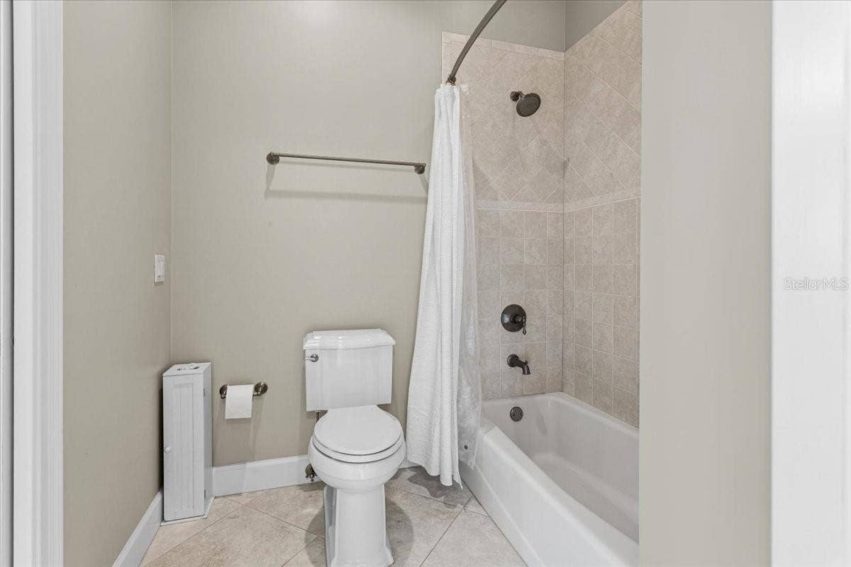 10401 NW 153RD TERRACE, Alachua, FL 32615 Jack & Jill bathroom (upstairs)
