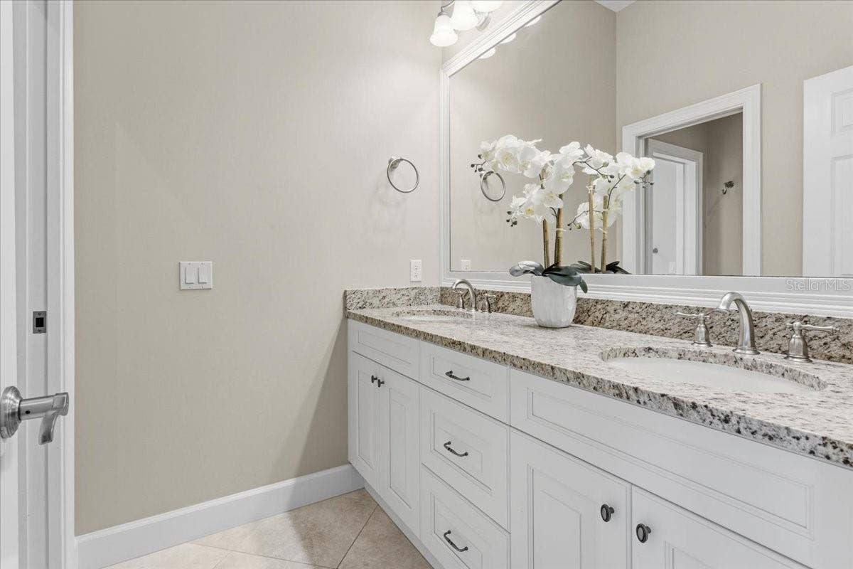 10401 NW 153RD TERRACE, Alachua, FL 32615 Jack & Jill bathroom