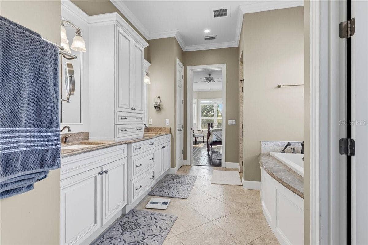 10401 NW 153RD TERRACE, Alachua, FL 32615 Double-vanities