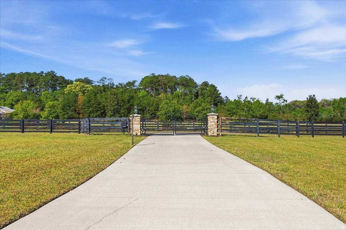 10401 NW 153RD TERRACE, Alachua, FL 32615 Gated driveway
