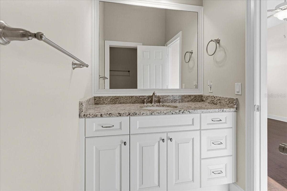 10401 NW 153RD TERRACE, Alachua, FL 32615 Jack & Jill bathroom (upstairs)