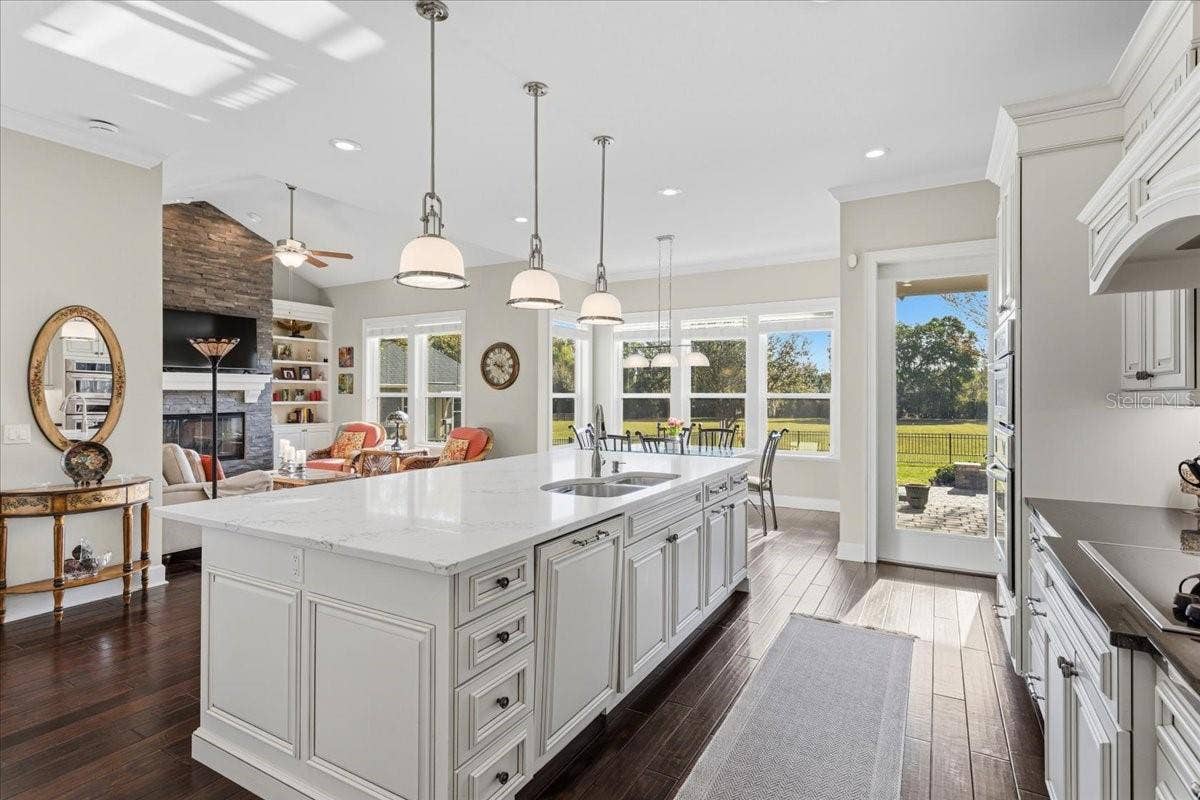 10401 NW 153RD TERRACE, Alachua, FL 32615 Quartz counters & Busby Custom Cabinets