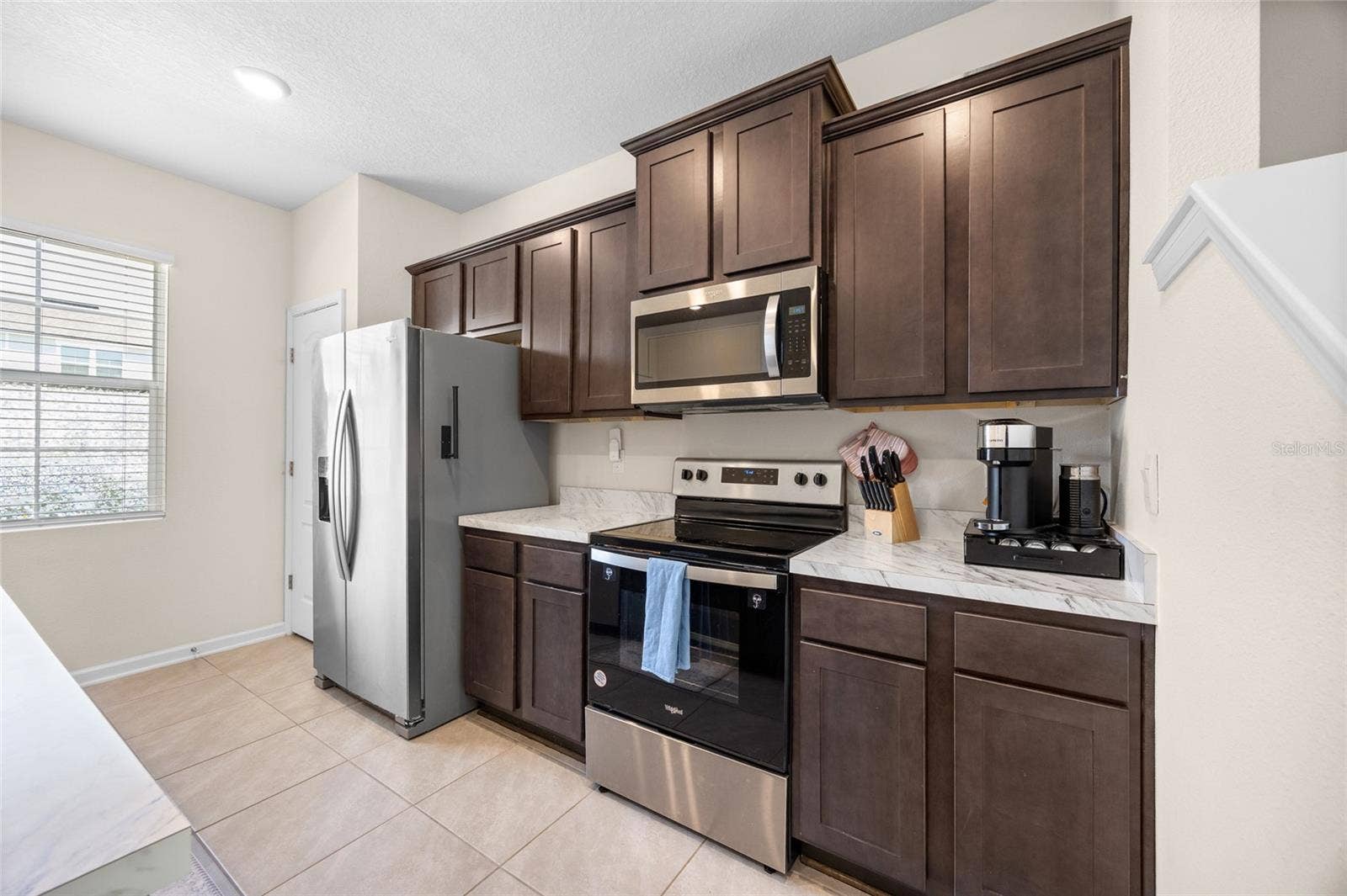 585 RUNNING WOODS STREET, Orange Park, FL 32065 kitchen