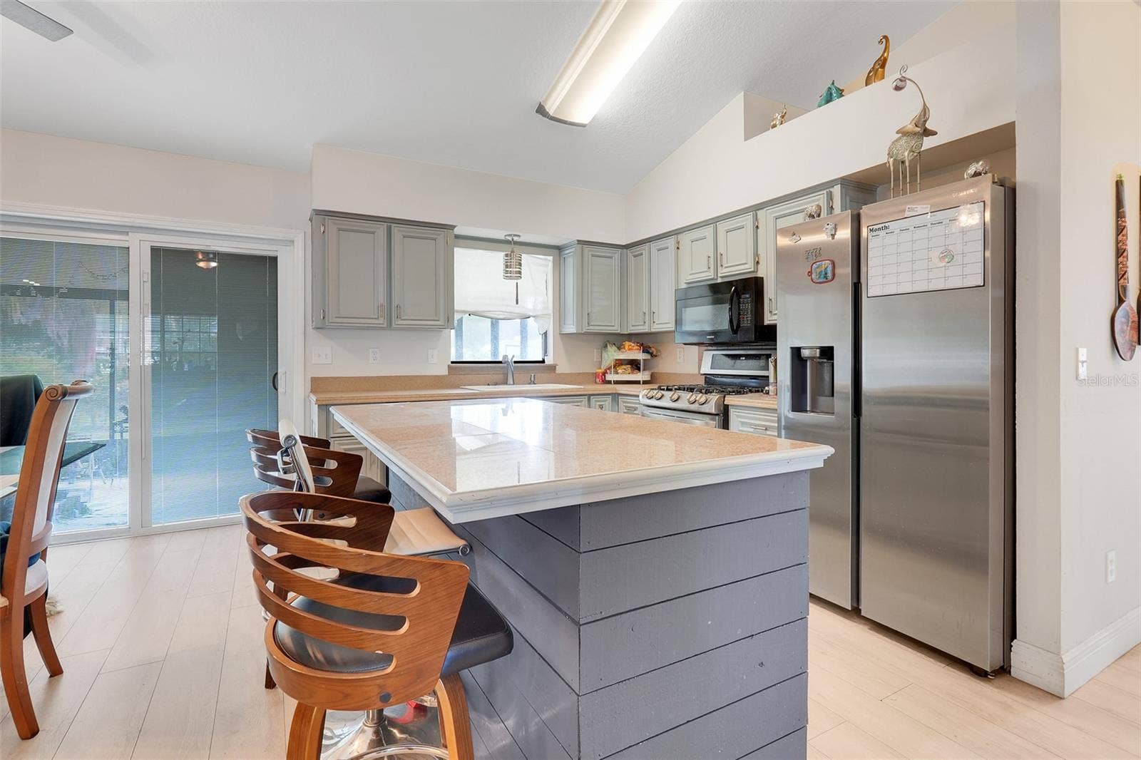 207 HOWARD COURT, Mascotte, FL 34753