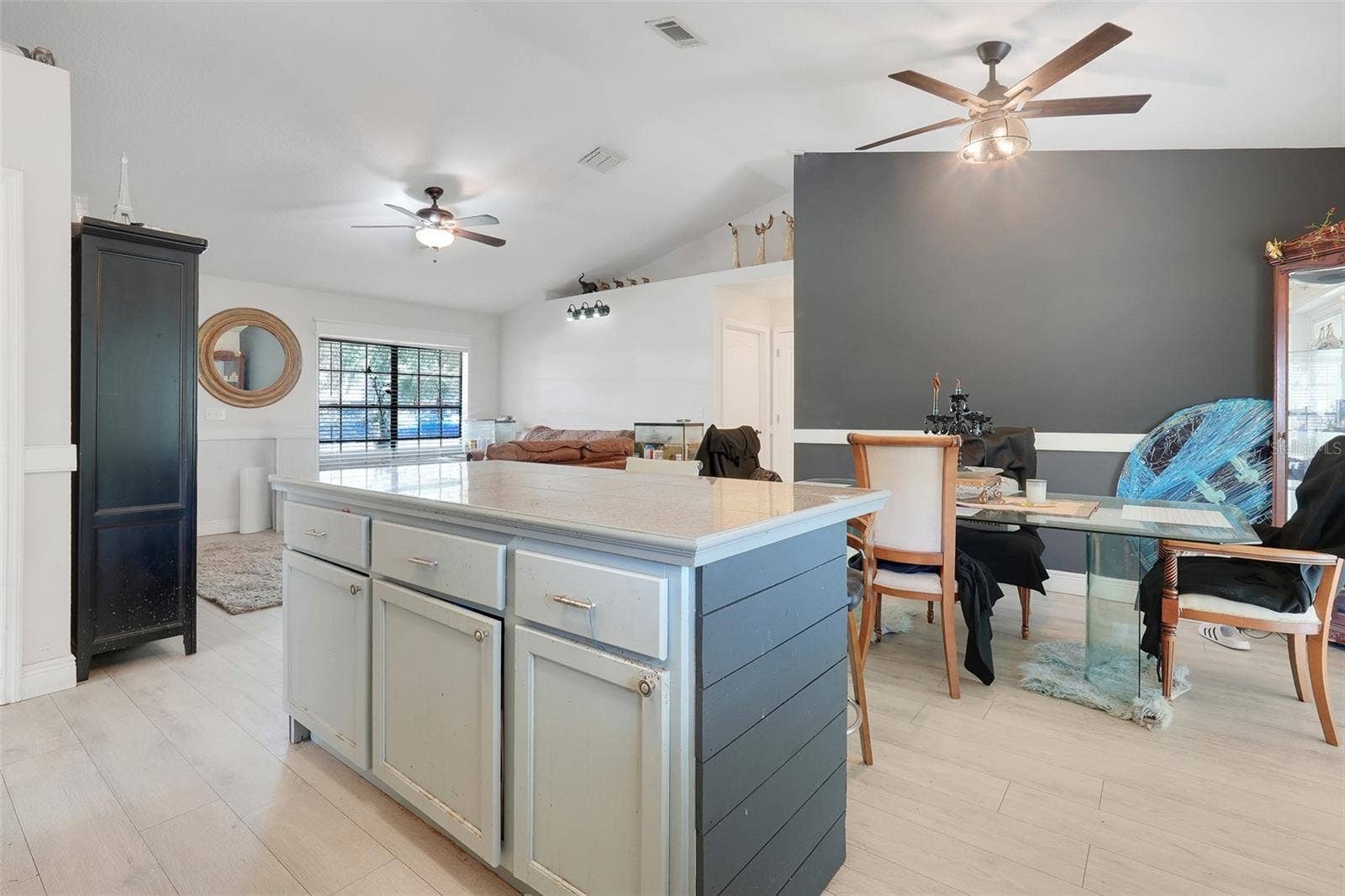 207 HOWARD COURT, Mascotte, FL 34753
