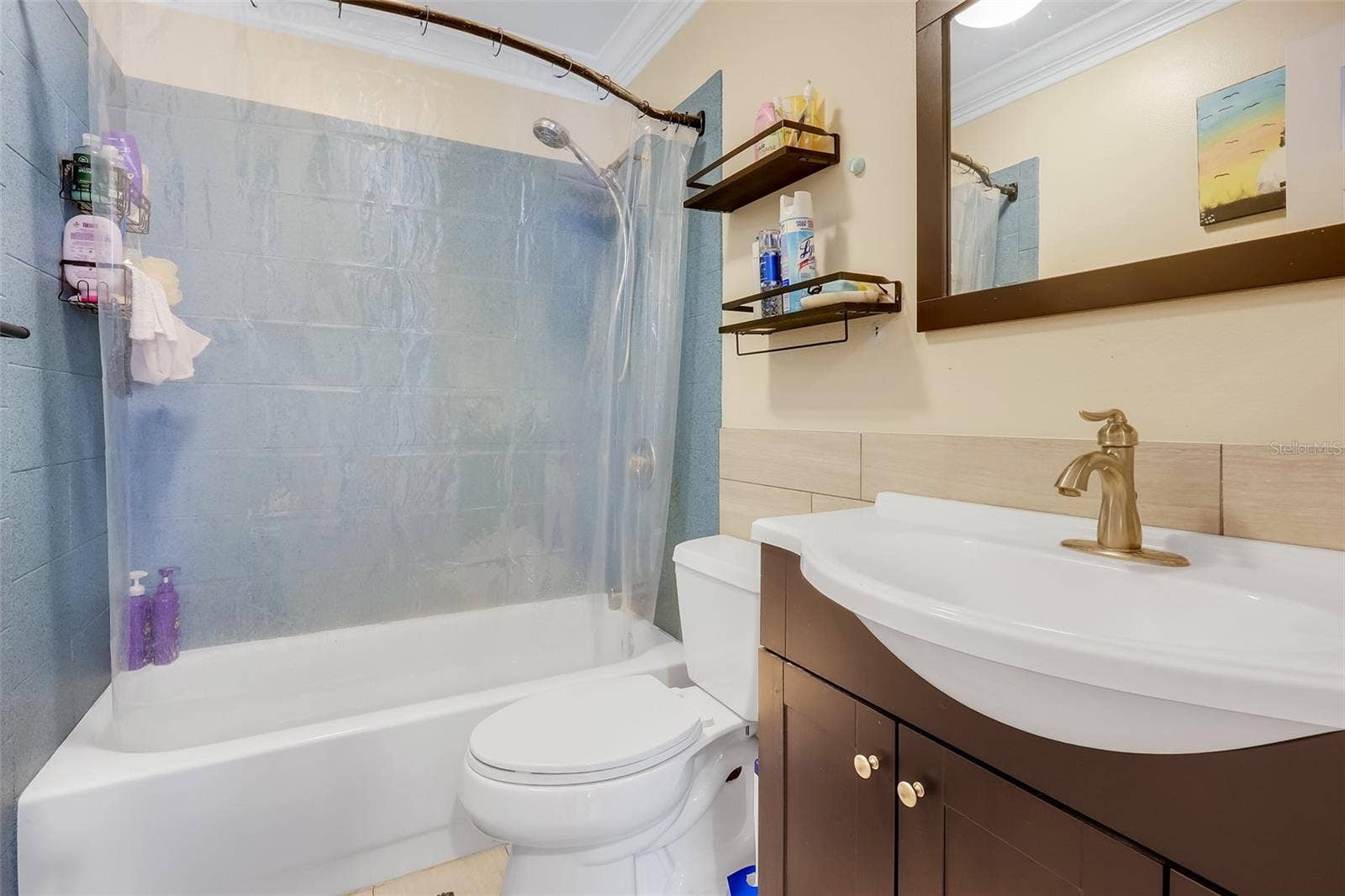 207 HOWARD COURT, Mascotte, FL 34753