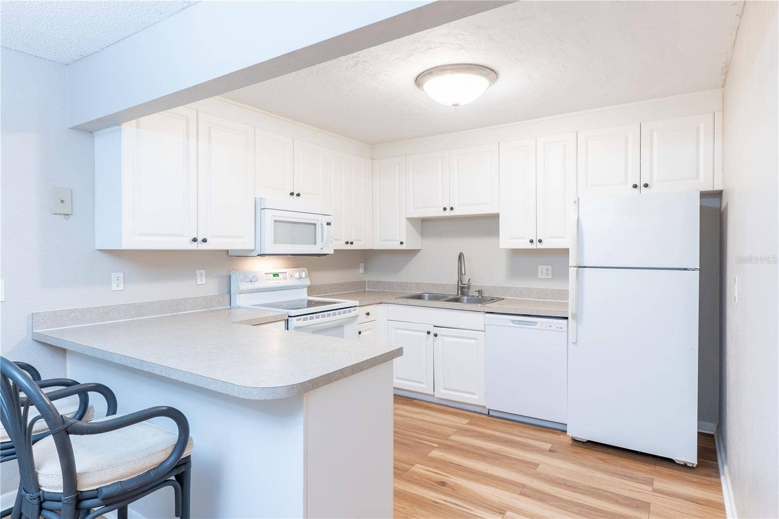 501 SW 75TH STREET, #D13, Gainesville, FL 32607 Island/kitchen
