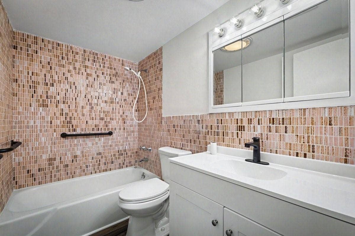 1224 S PENINSULA DRIVE, #621, Daytona Beach, FL 32118 Bathroom