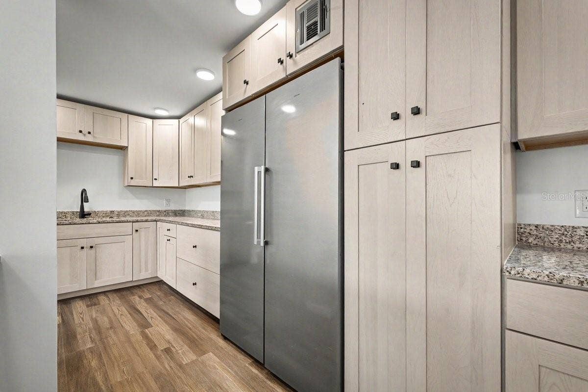 1224 S PENINSULA DRIVE, #621, Daytona Beach, FL 32118 Full Freezer and Full Refrigerator