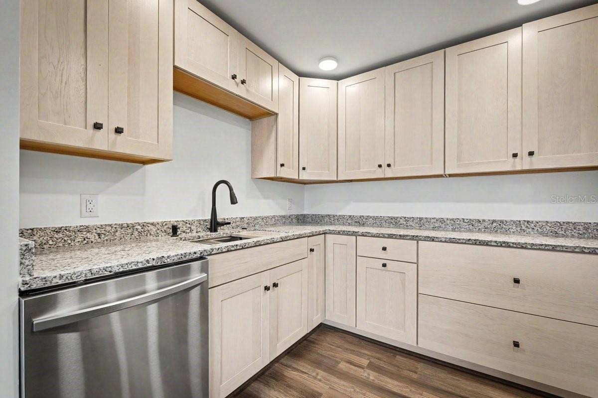 1224 S PENINSULA DRIVE, #621, Daytona Beach, FL 32118 Stainless Steel appliances