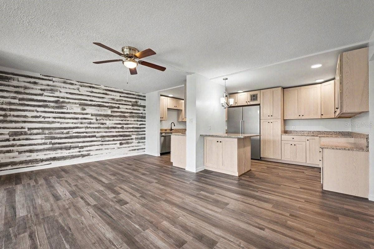 1224 S PENINSULA DRIVE, #621, Daytona Beach, FL 32118 Family Room