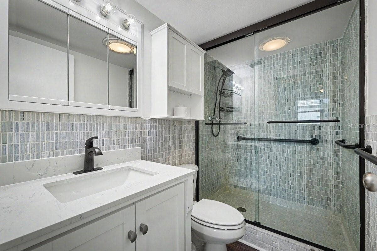 1224 S PENINSULA DRIVE, #621, Daytona Beach, FL 32118 Remodeled Primary bathroom