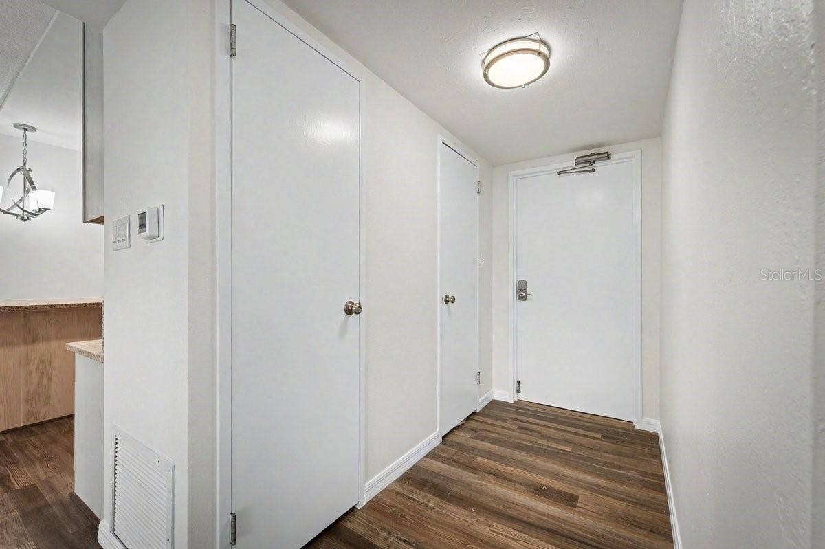 1224 S PENINSULA DRIVE, #621, Daytona Beach, FL 32118 Foyer