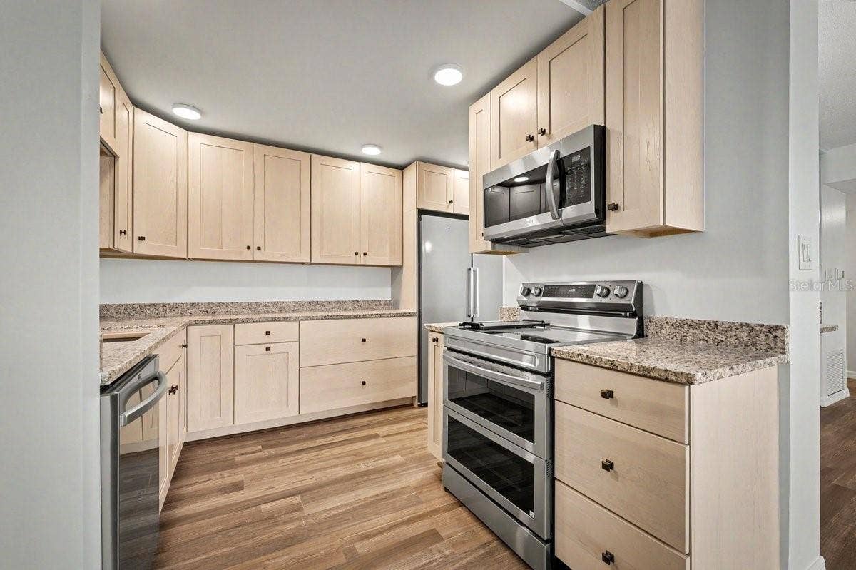 1224 S PENINSULA DRIVE, #621, Daytona Beach, FL 32118 Custom Wood Cabinets