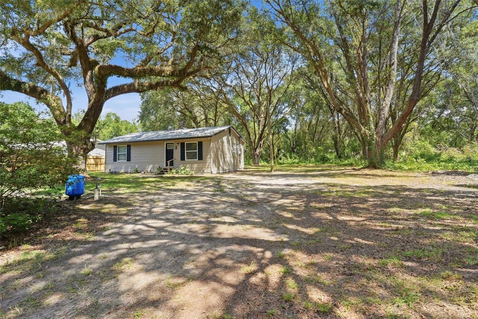 924 MALTAS AVENUE, Interlachen, FL 32148 924 MALTAS AVENUE, Interlachen, FL 32148