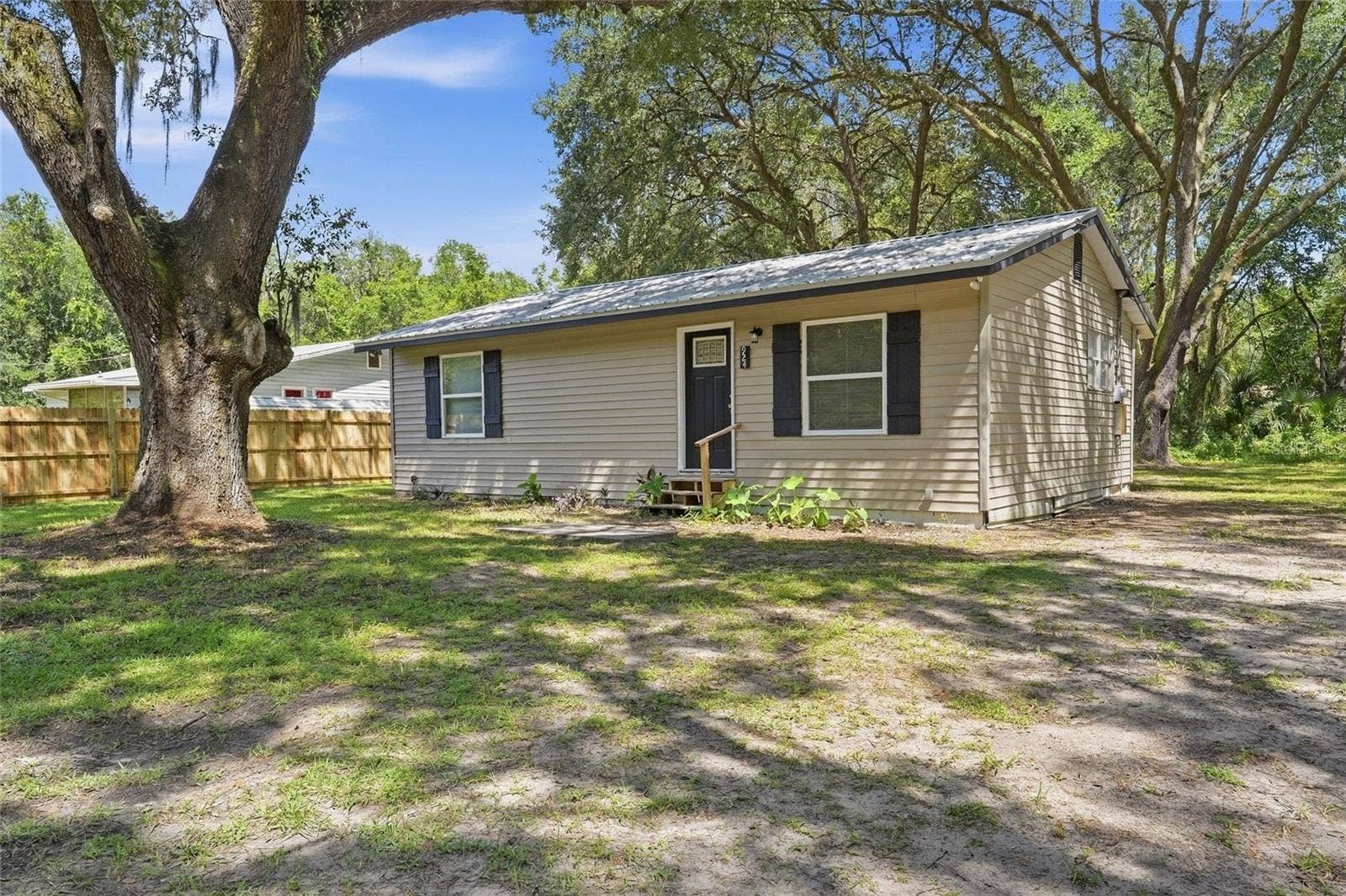 924 MALTAS AVENUE, Interlachen, FL 32148 924 MALTAS AVENUE, Interlachen, FL 32148