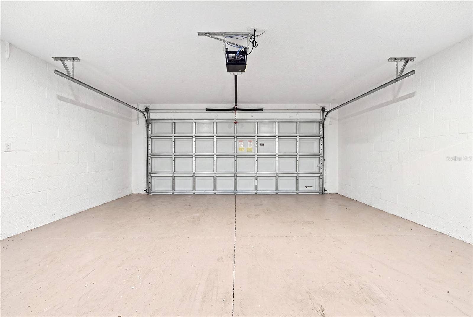 7390 N IRELAND DRIVE, Dunnellon, FL 34434 Garage