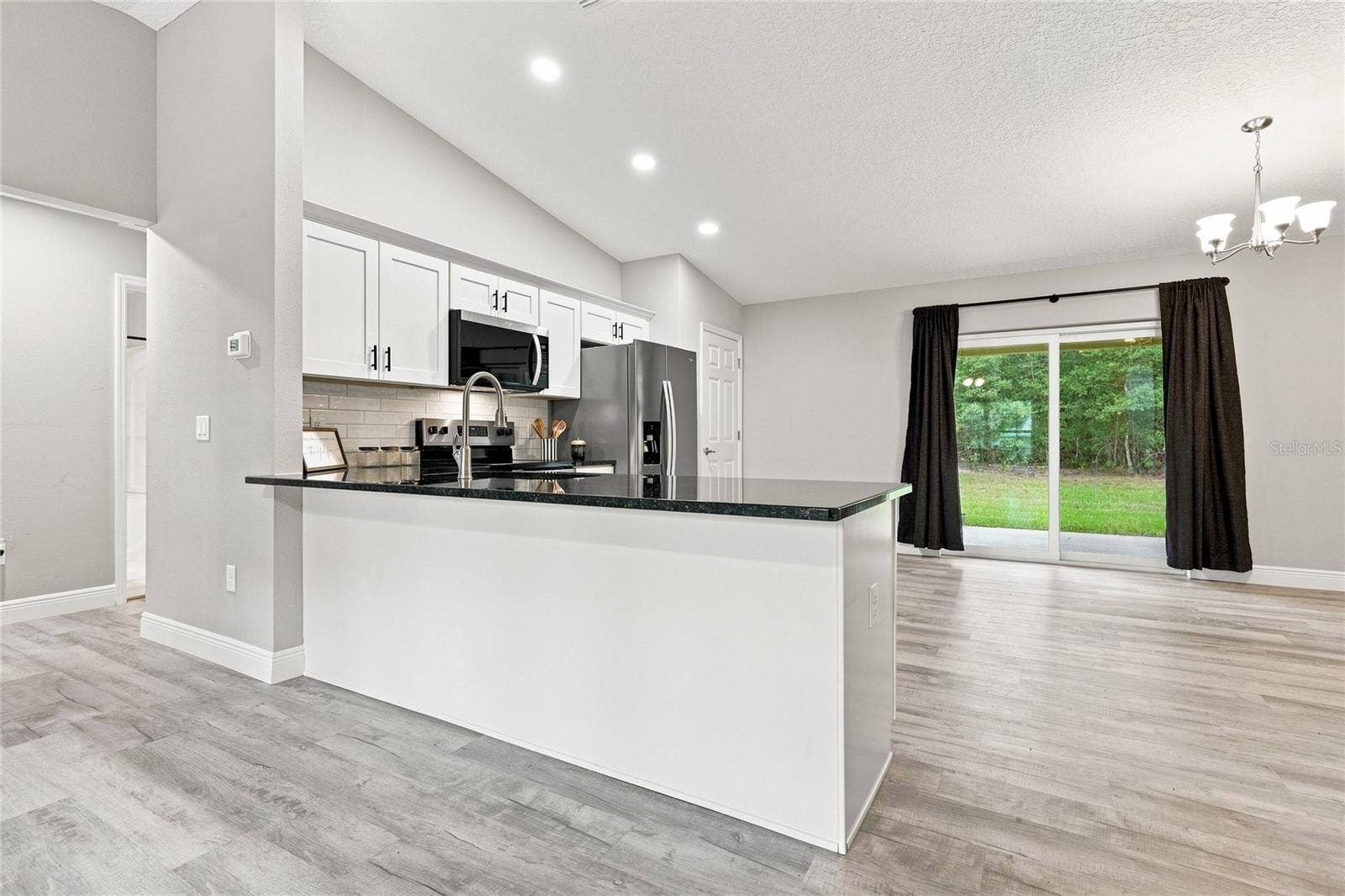 7390 N IRELAND DRIVE, Dunnellon, FL 34434 Breakfast Bar