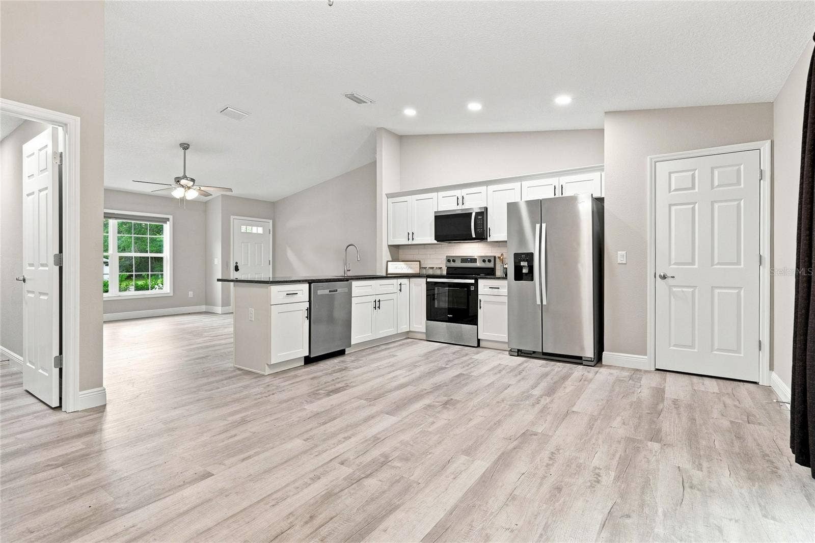 7390 N IRELAND DRIVE, Dunnellon, FL 34434 Kitchen