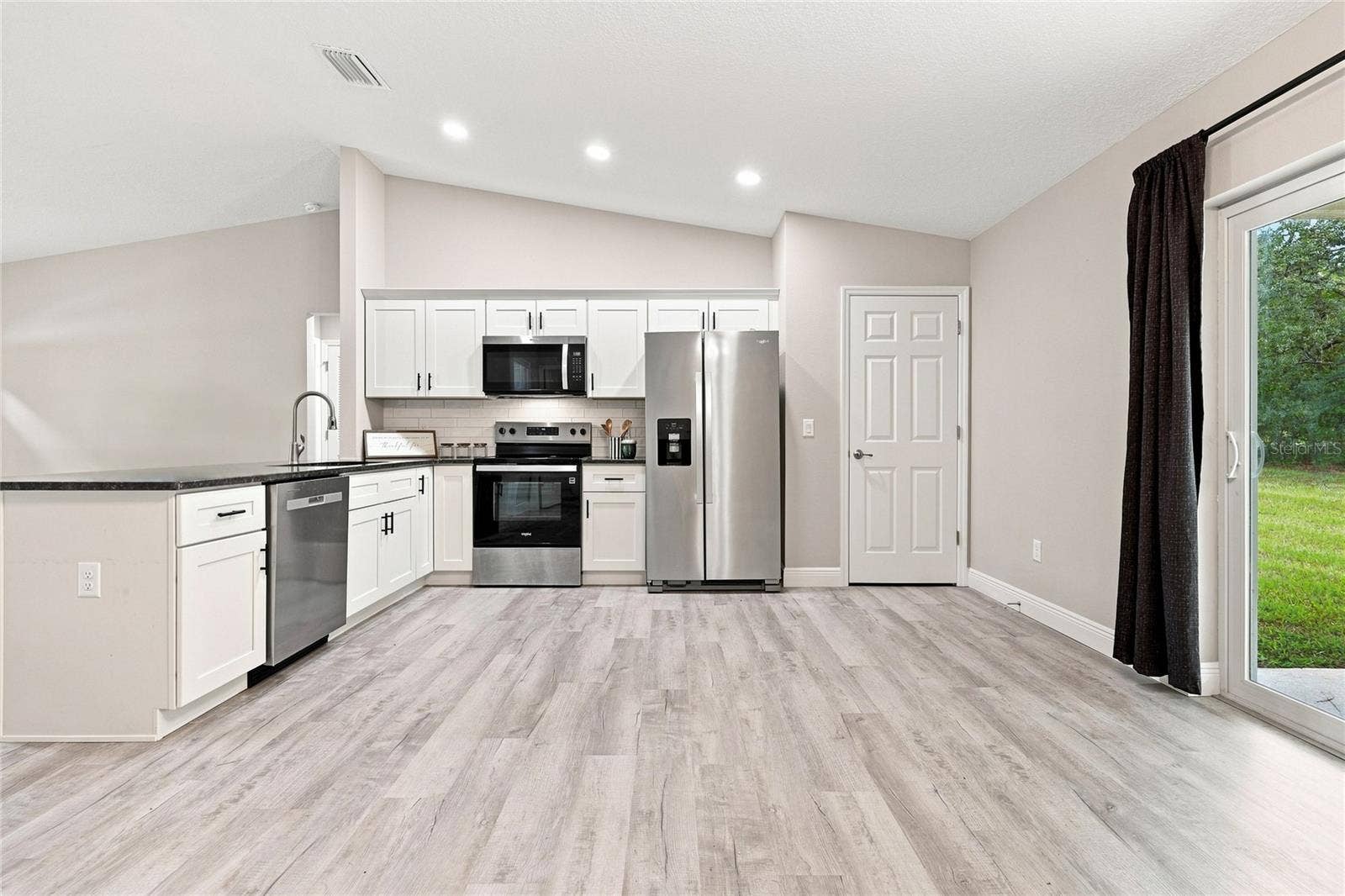 7390 N IRELAND DRIVE, Dunnellon, FL 34434 Kitchen