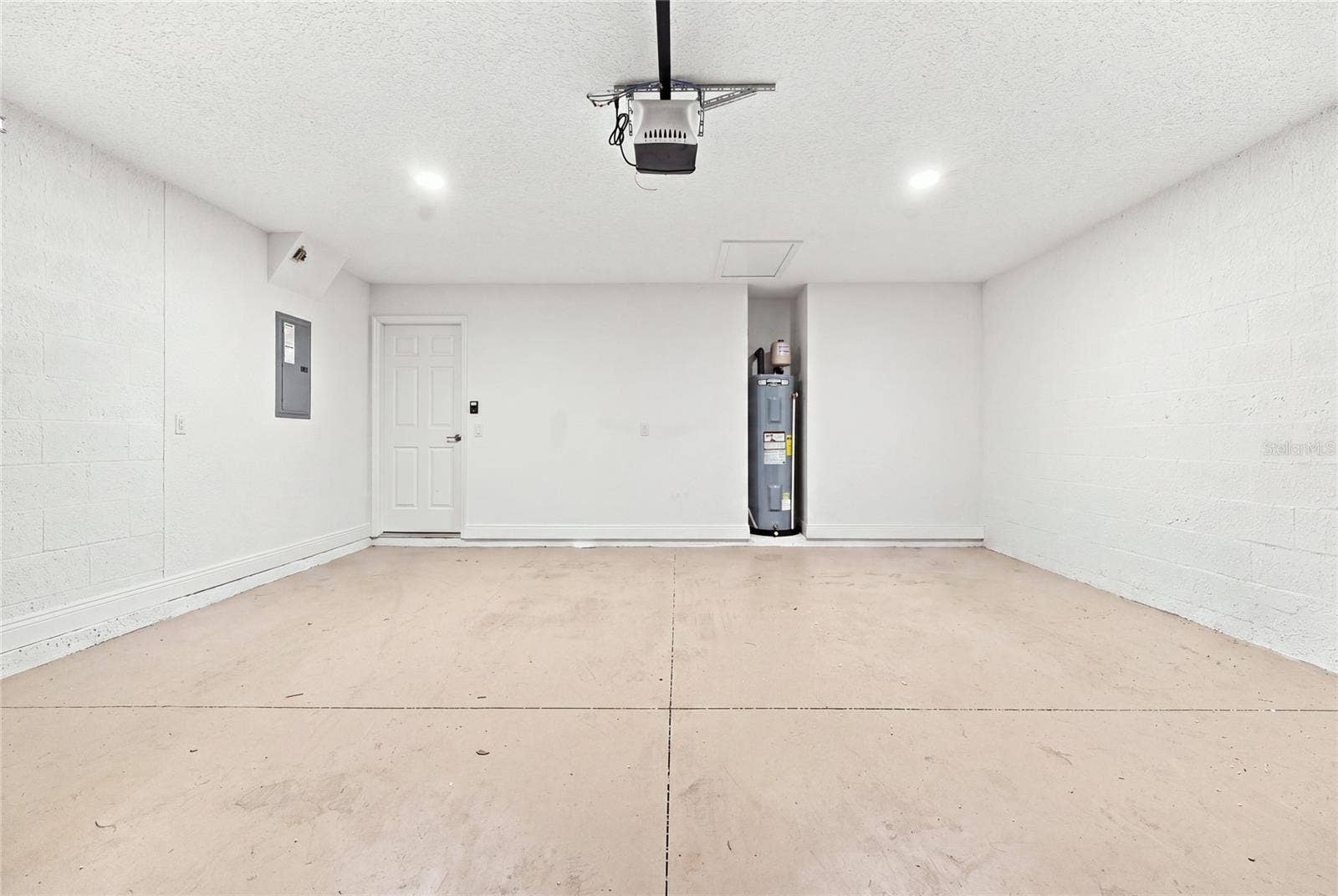 7390 N IRELAND DRIVE, Dunnellon, FL 34434 Garage