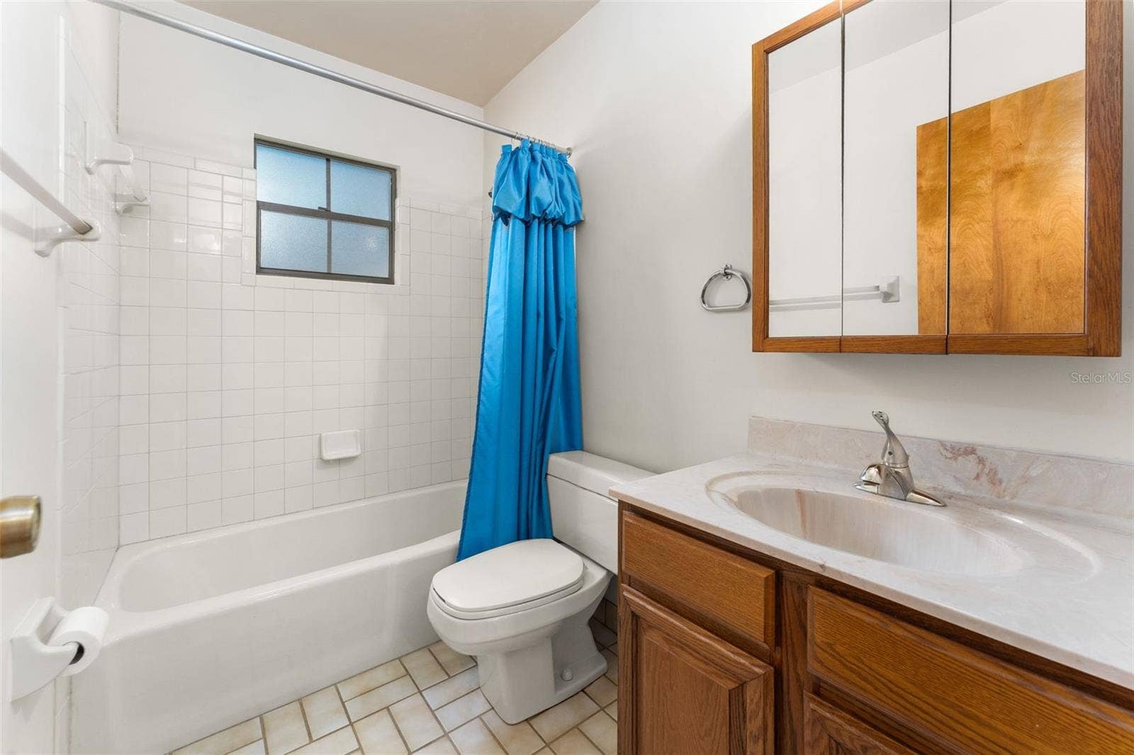 2nd Bathroom between Bedrooms 2 and 3
