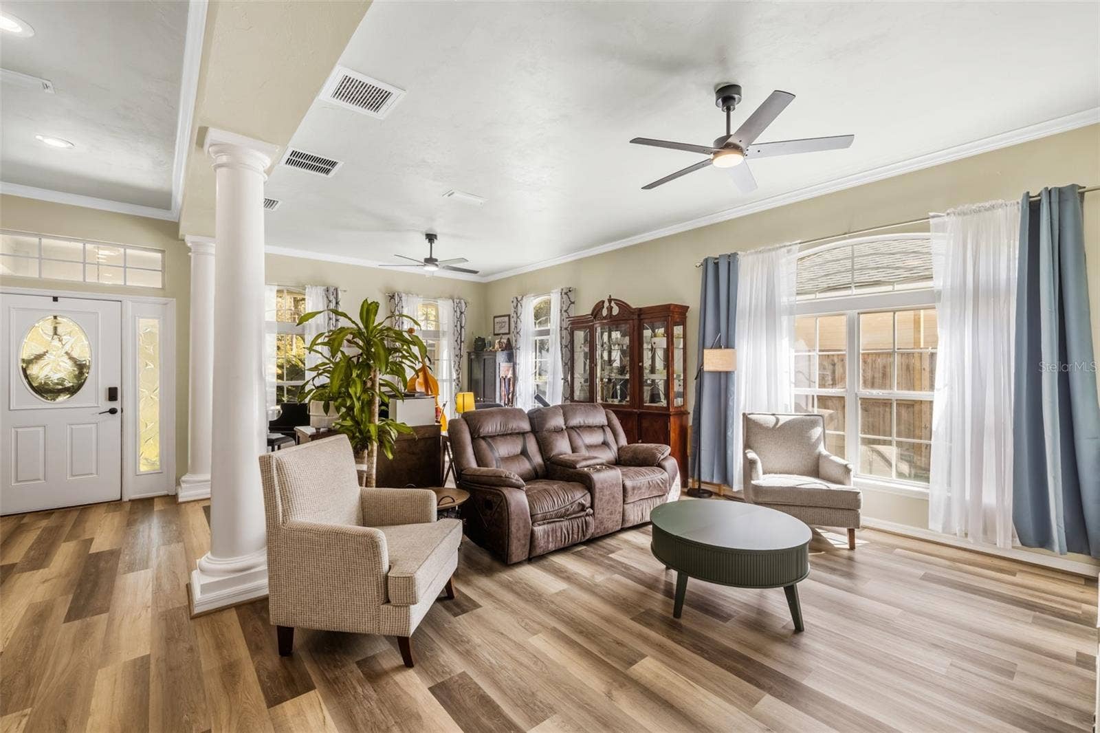 Spacious family room, TV room, you decide