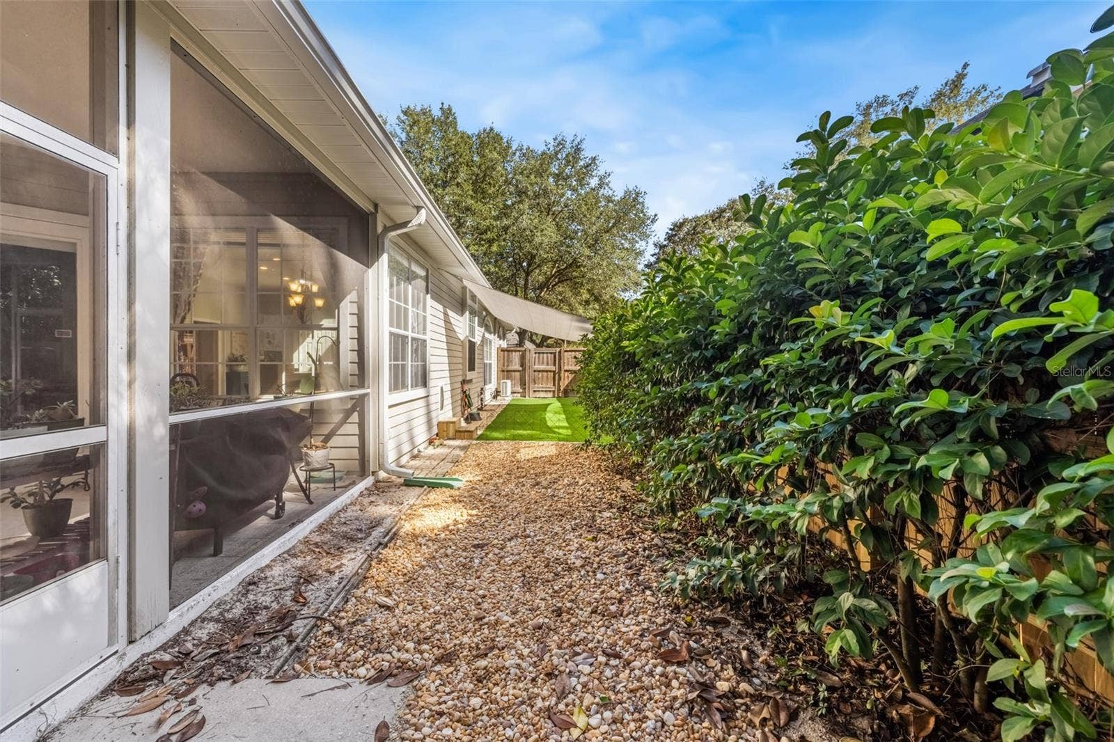 Side yard to enjoy