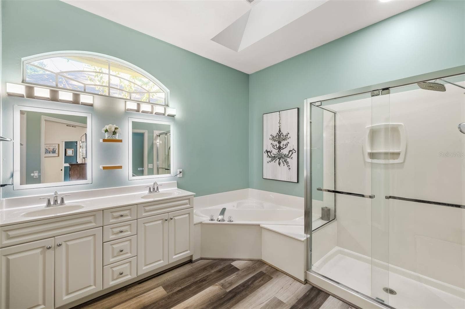 Luxury Owners bathroom