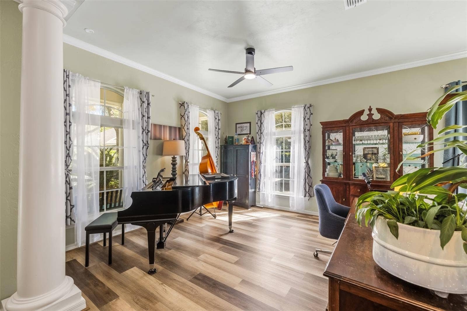 Spacious front room area. Crown molding and