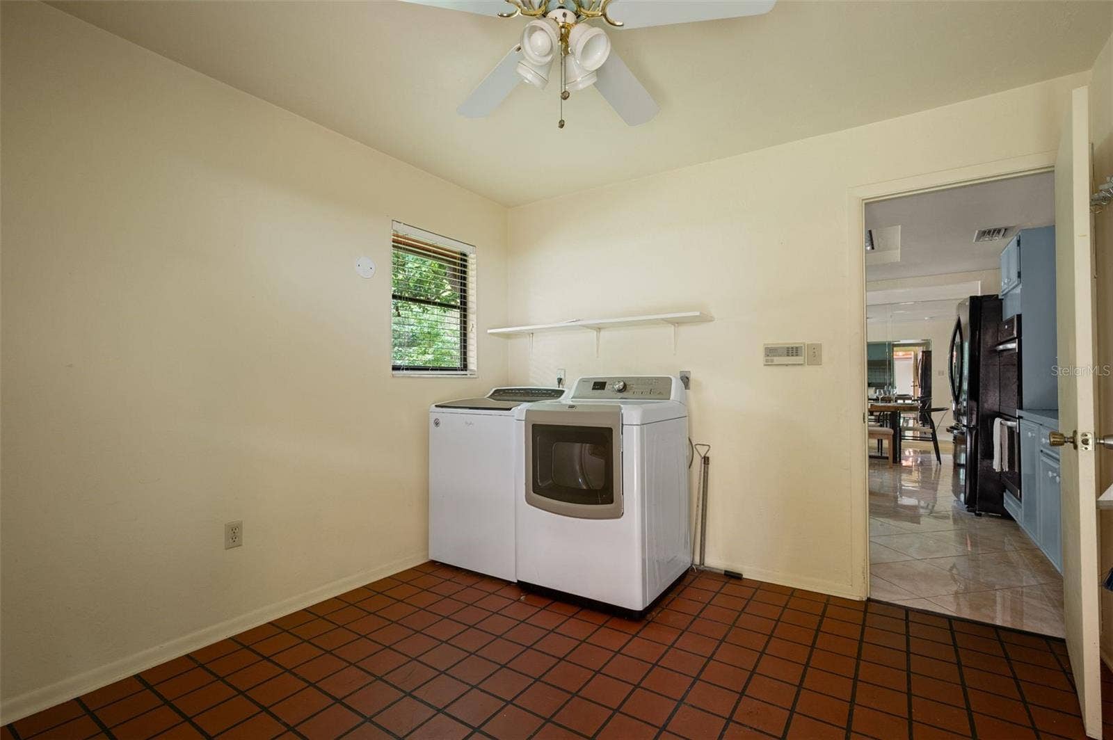 5306 NW 57TH WAY, Gainesville, FL 32653 Large Indoor Laundry Room off of Kitchen