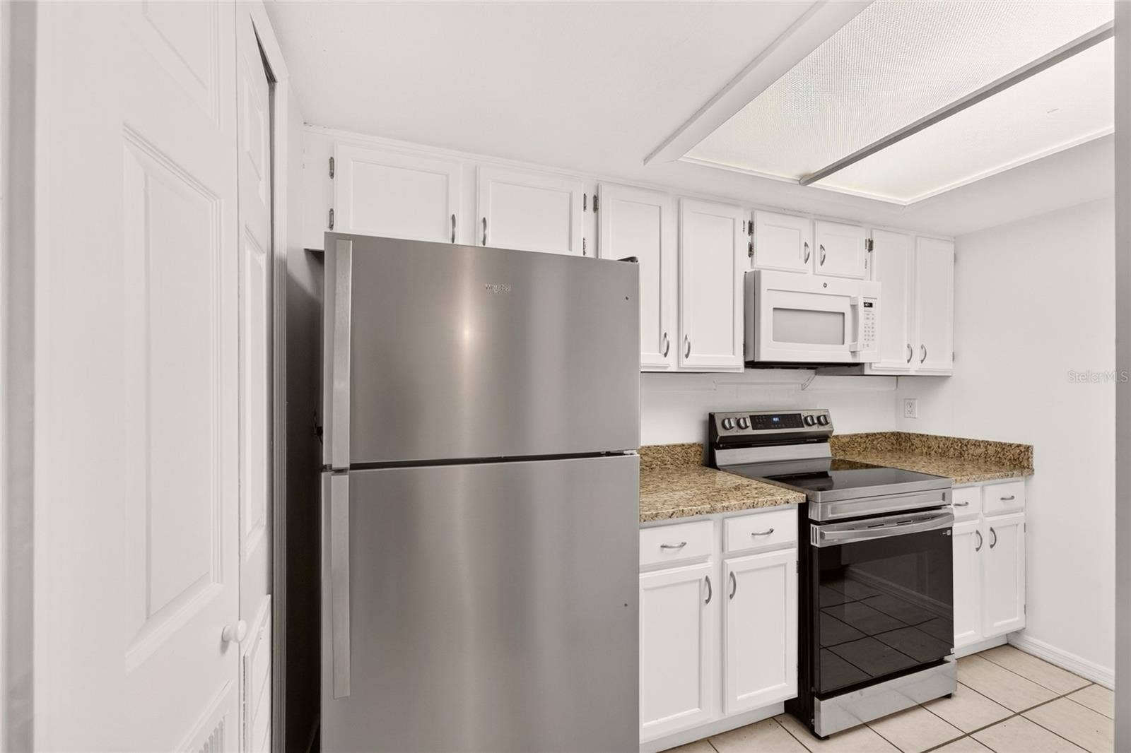 5606 SW 8TH PLACE, Gainesville, FL 32607 Upgraded Kitchen