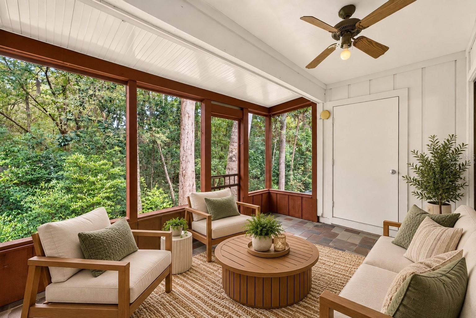 5606 SW 8TH PLACE, Gainesville, FL 32607 Screened In Porch - Virtually Staged