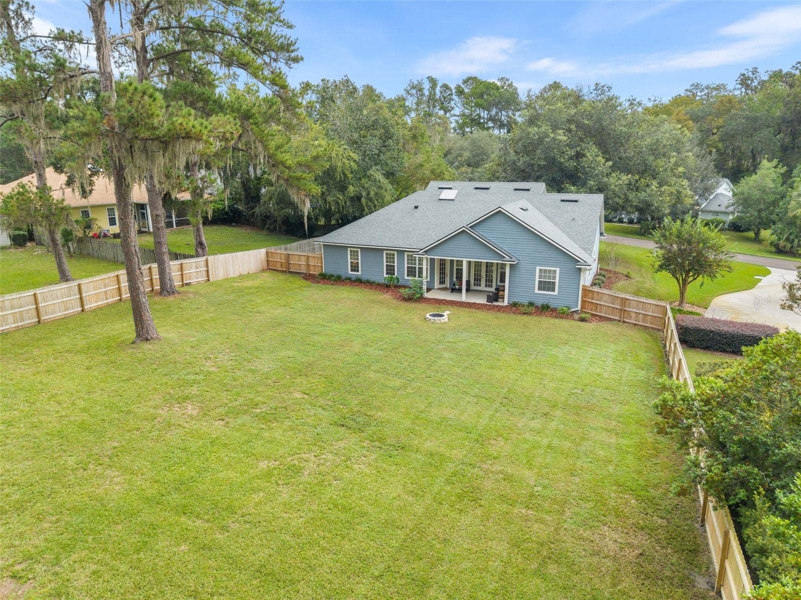 11952 NW 69TH WAY, Alachua, FL 32615 Back yard