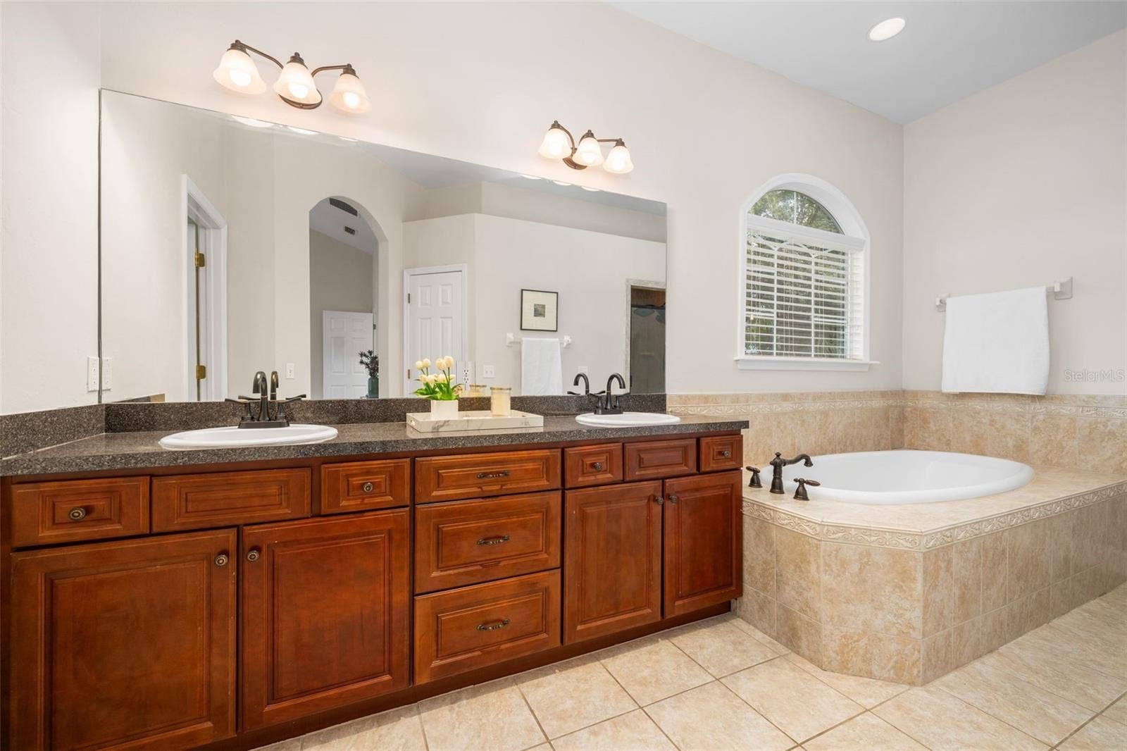 11952 NW 69TH WAY, Alachua, FL 32615 11952 NW 69TH WAY, Alachua, FL 32615