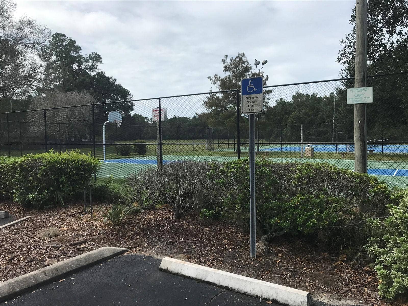 4328 NW 36TH TERRACE, Gainesville, FL 32605 Basketball and tennis courts